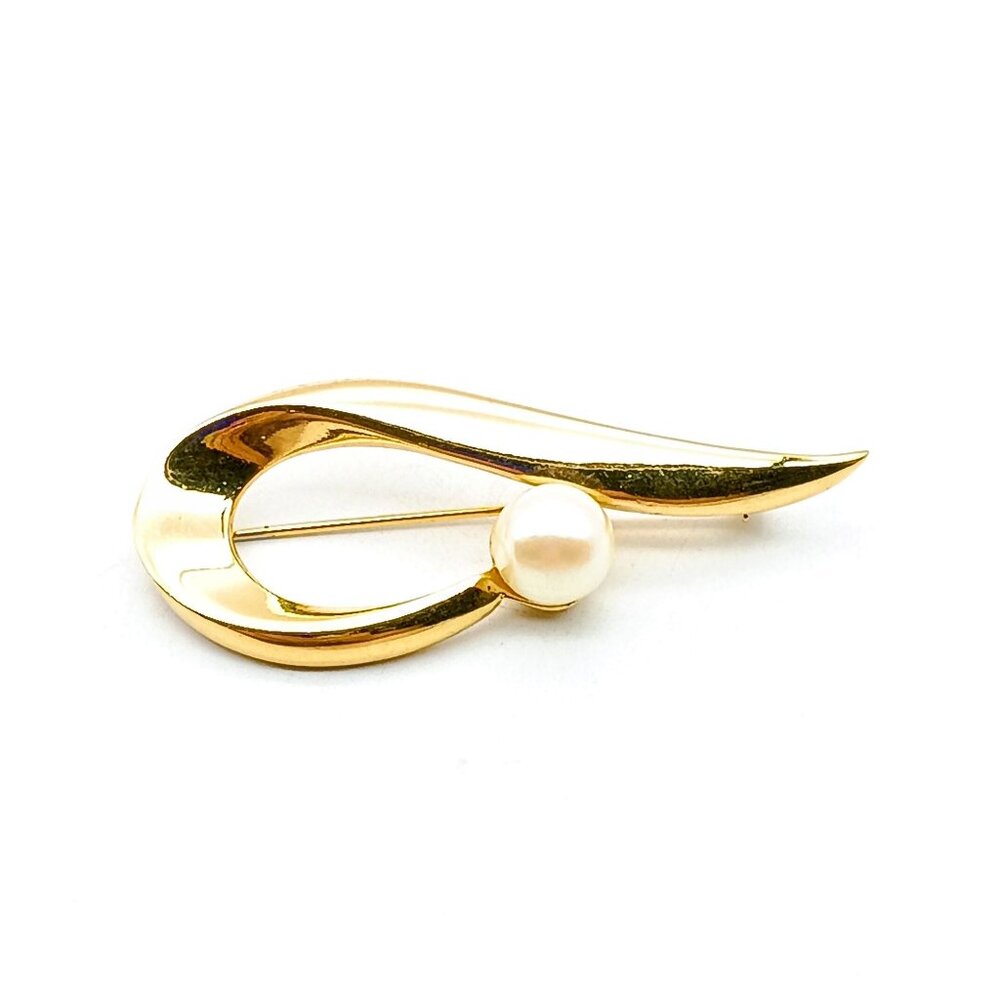 Vintage Richelieu Gold-Tone Brooch With Faux Pearl Accent